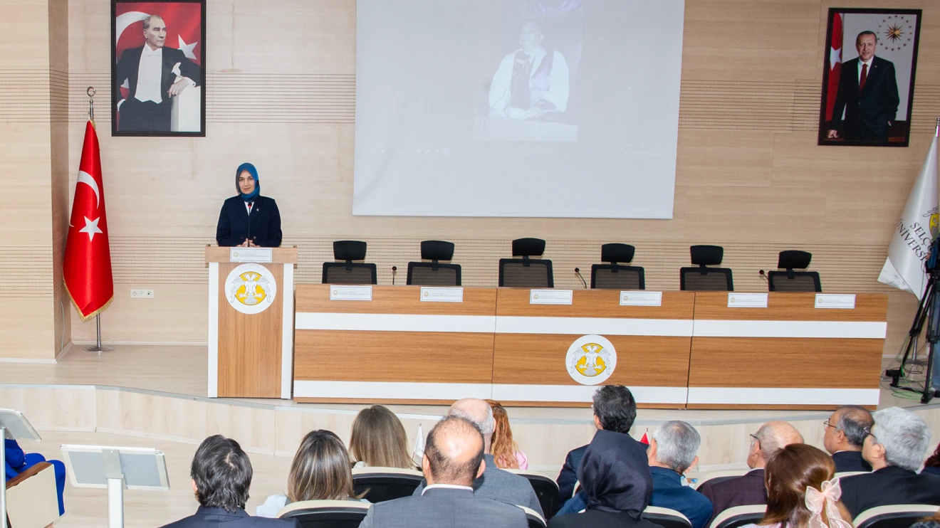 İİBF’de konferans salonuna Kurucu Dekan Yiğitbaşı’nın ismi verildi